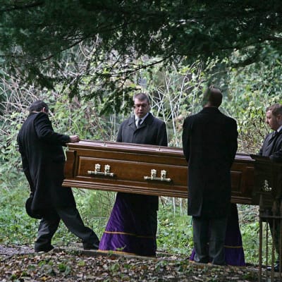 Alexander Litvinenko haudattiin Lontoossa sijaitsevalle Highgaten hautausmaalle 07. joulukuuta 2006. 