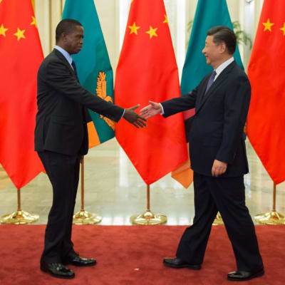 Sambia presidentti Edgar Lungu (vas.) ja Kiinan presidentti Xi Jinping.