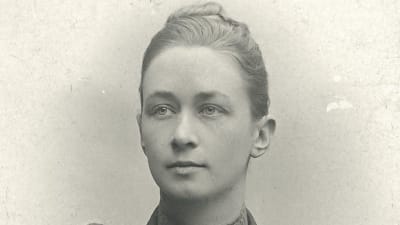 Fotoporträtt av konstnären Hilma af Klint. Från 1901.