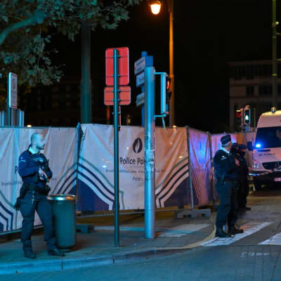 Brysselin poliisi on eristänyt alueita kaupungin keskustassa maanantai-iltana sattuneen terroriteon vuoksi. 