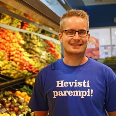 Ilari Tikkala jobbar på K-supermarket på Drumsö