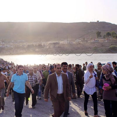 Tusentals kurder söker skydd i norra Irak