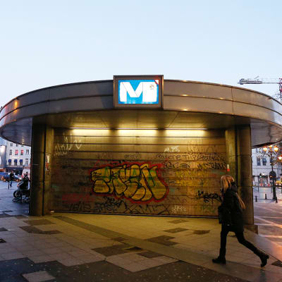 Metroaseman Porte de Namurin sisäänkäynti on suljettu.