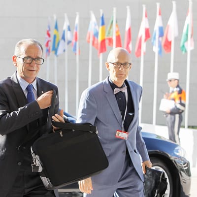 Latvian oikeusministeri Dzintars Rasnačs (vasemmalla) vierailulla Luxemburgissa kesäkuussa 2015.