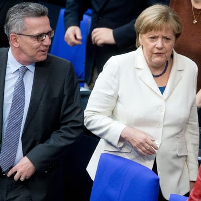 Thomas de Maizière ja  Angela Merkel