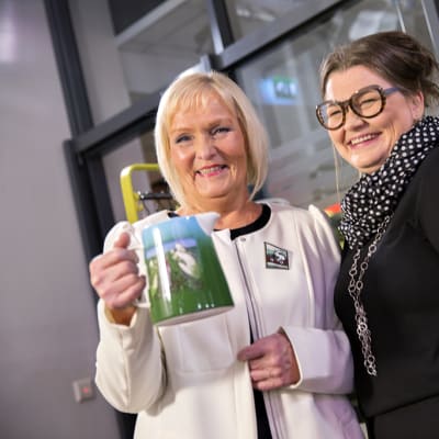 Heljä Liukko-Sundström ja Jasmin Anoschkin.