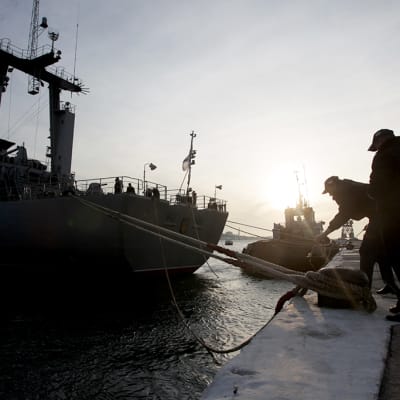 Ukrainan laivaston alus Slavutivh Sevastopolin satamassa Krimillä.