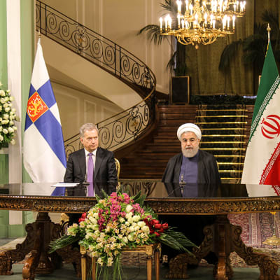 Presidentit Niinistö ja Rouhani.