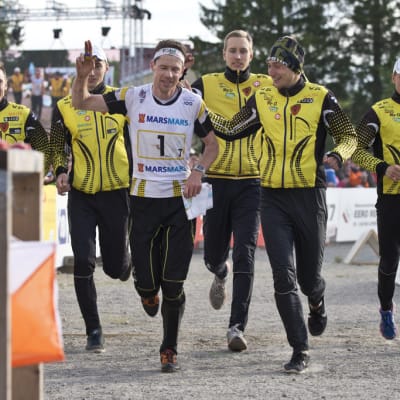 Tampereen Kooveen joukkue kuvassa