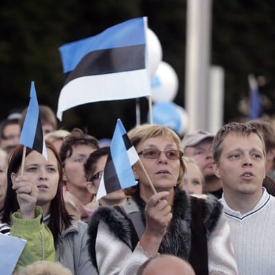 Itsenäisyyspäivän juhlamenoa Tallinnassa .