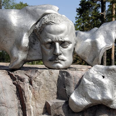 Sibelius-monumentin kasvot.