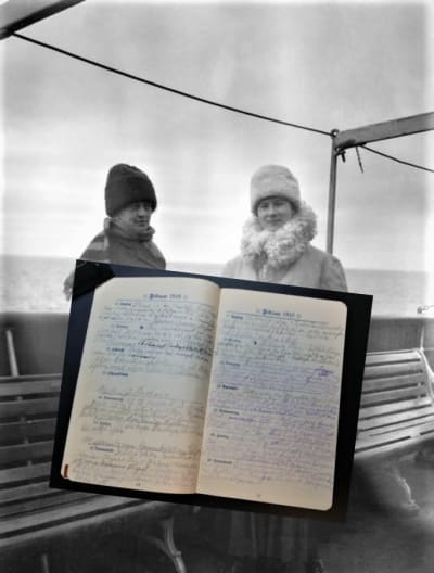 Ruth Munck och Marta Öhquist ombord på S/S Arcturus i februari 1918.