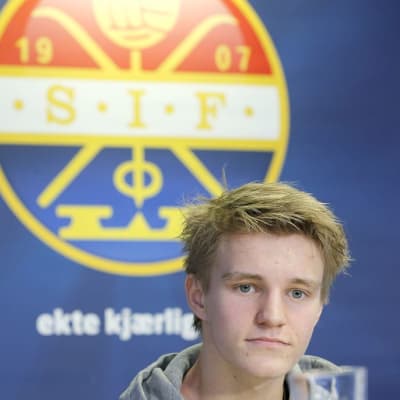 Martin Ödegaard lehdistotilaisuudessa. 