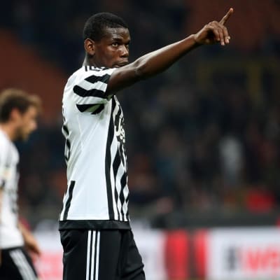 Juventuksen Paul Pogba juhlii maalia.