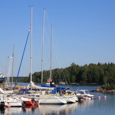 Varjakan vierasvenesatama Oulunsalossa.