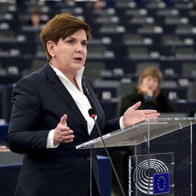 Puolan pääministeri Beata Szydło puhumassa Euroopan parlamentissa Strasbourgissa tiistaina.