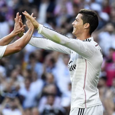 Real Madridin James Rodriguez ja Cristiano Ronaldo juhlivat.