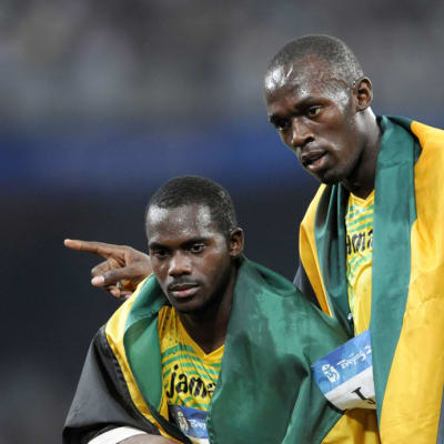 Nesta Carter ja Usain Bolt Pekingin olympiakisoissa vuonna 2008 voitettuaan viestikultaa.