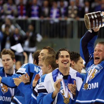 Suomi juhlii MM-kultaa 2011