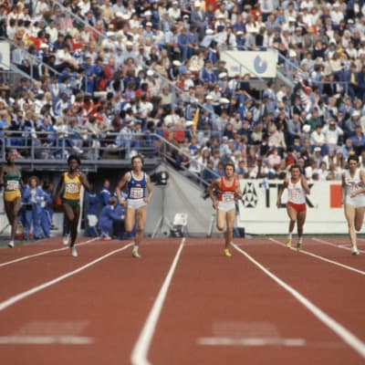 Naisten 200 m juoksun loppukilpailu yleisurheilun maailmanmestaruuskisoissa Helsingissä 14. elokuuta 1983. Vasemmalta Grace Jackson (JAM), Marlene Ottey (JAM), Marita Koch (GDR), Anelia Nouneva (BUL), EWA Kasprszyk (POL), Kathryn Cook (GBR), Angela Baily (CAN). Marita Koch voitti kultaa.