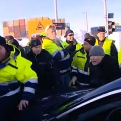 Stuvare blockerar en bil