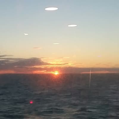 Solnedgång över Ålands hav på sommaren.