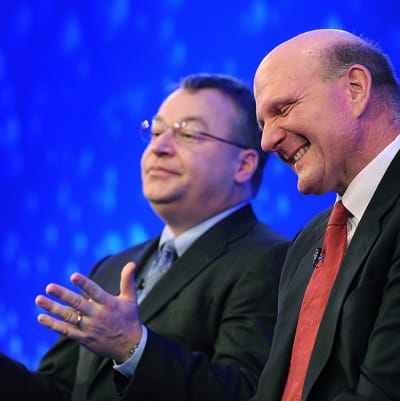 Steven Elop (till vänster på bilden)
