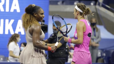 Serena Williams i samspråk med Victoria Azarenka
