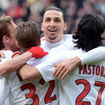 PSG-pelaajat juhlivat Zlatan Ibrahimovicin johdolla.