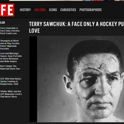 Legendaarisen NHL-molari Terry Sawchukin naamaan on meikattu kaikki hänen kärsimänsä vammat 16 vuoden ammattilaiskauden jälkeen ennen kuin maski tuli pakolliseksi taalajäille. 