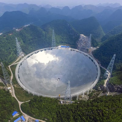 Maailman suurin radioteleskooppi sijaitsee Kiinassa.