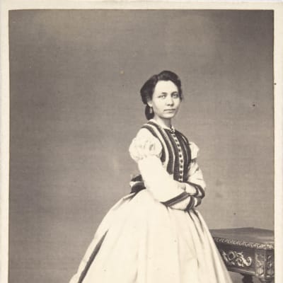 Bildkonstnären Alexandra Frosterus-Såltin ca 1860-70.