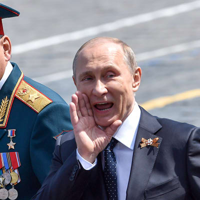 Puolustusministeri Sergei Shoigu ja presidentti Vladimir Putin.