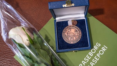 En medalj i en ask - den så kallade Raseborgsmedaljen.