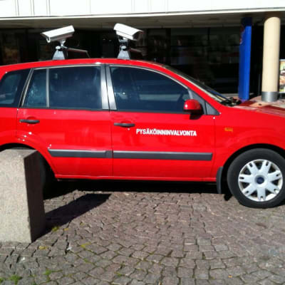 Helsingissä kokeillaan pysäköinninvalvonnassa uutta kameratekniikkaa.