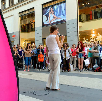 Partiledaren för Feministiskt initiativ Gudrun Schyman håller tal på Sergels torg i Stockholm.