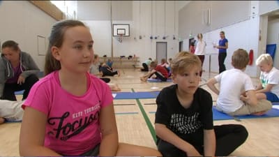 Emma Johansson och Viktor Hanski är femteklassister i Vindängens skola