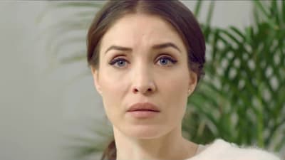På bilden syns Alida Morberg som spelar karaktären Vera i tv-serien Amningsrummet.