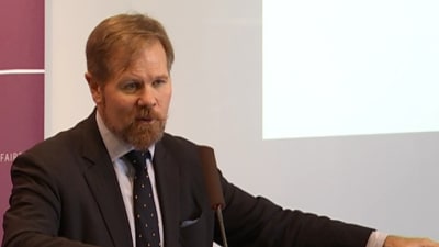 Terrorforskaren David Kilcullen föreläser vid Utrikespolitiska institutet i Helsingfors.