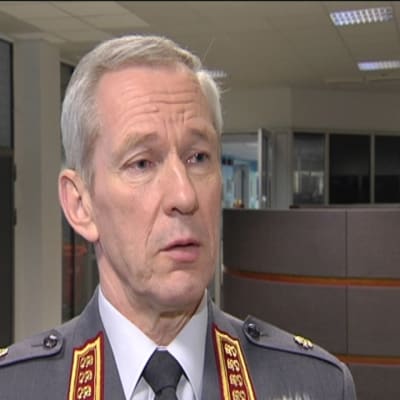 Ari Puheloinen, Försvarsmaktens kommendör.