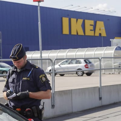 Två personer dödades och en skadades allvarligt i en knivattack i Ikea i Västerås den 10 augusti 2015.