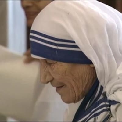 Uutisvideot: Äiti Teresa julistetaan pyhimykseksi syksyllä