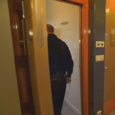 Uutisvideot: Tällaisessa sellissä Breivik istuu