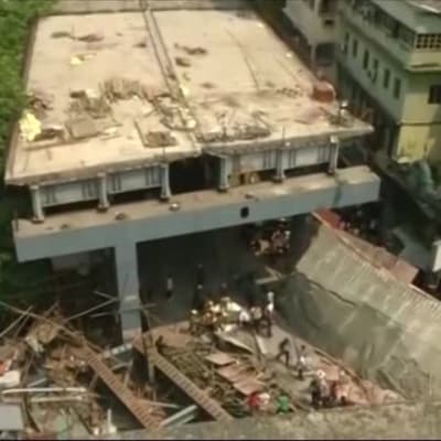 Uutisvideot: Ylikulkusilta romahti Kalkutassa Intiassa