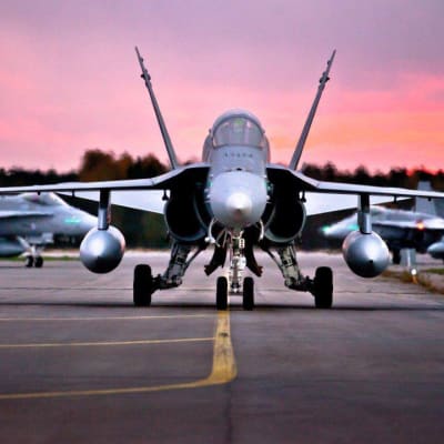Ruskaan osallistuu mm. 30 Hornet-monitoimihävittäjää.