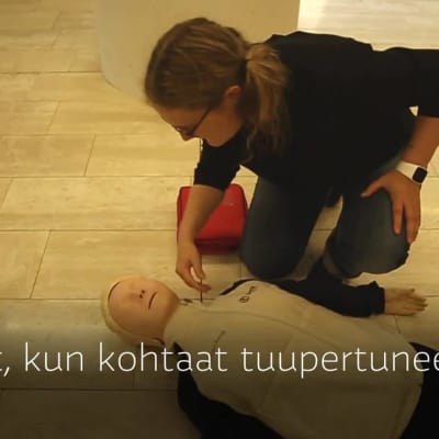 Yle Uutiset Uusimaa: Tiedätkö, kuinka defibrillointi tapahtuu