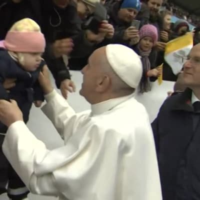 Uutisvideot: Paavi tervehti katolilaisia Malmön stadionilla