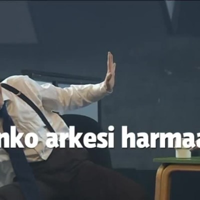 Uutisvideot: Toimintaelokuvaa avokonttorissa – tanskalainen nykysirkusryhmä vaatii arkeen leikkimieltä