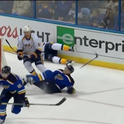 NHL: NHL-konkari taklasi Lehterän joukkuetoveria rumasti