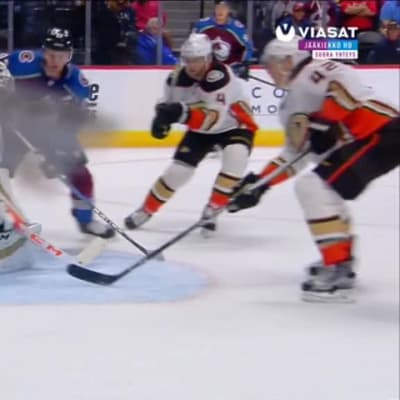 NHL: Mikko Rantanen alusti kaksi ylivoimamaalia
